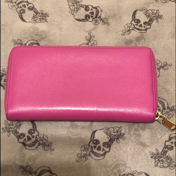 🔥YSL Studded Logo Zippy Wallet🔥 - Picture 4 of 8